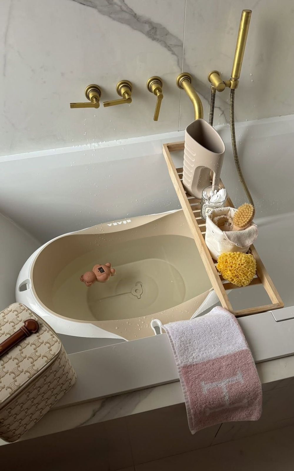 Feeding , Changing and Bathing Gear